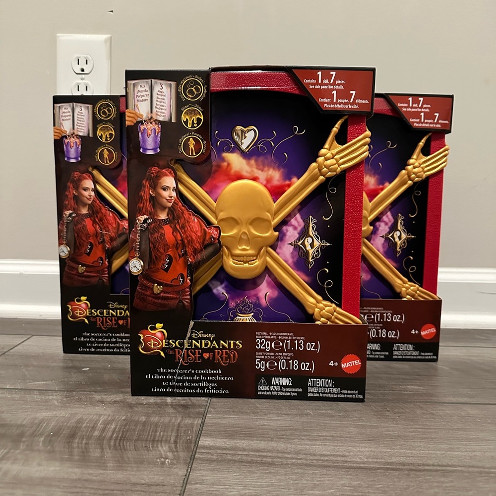 Disney Descendants Rise of Red Doll Set